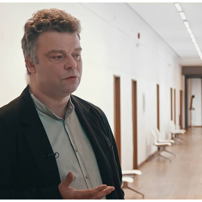 dimitur-vacov-iztok-zapad_700x700_crop_478b24840a