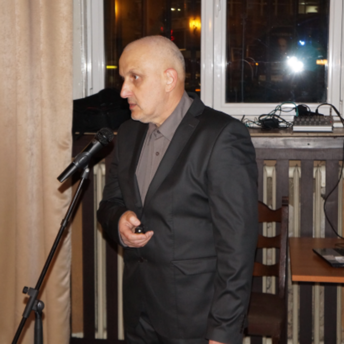 vladimir-teoharov-biblioteka-na-bg-filosofsko-obshtestvo_700x700_crop_478b24840a